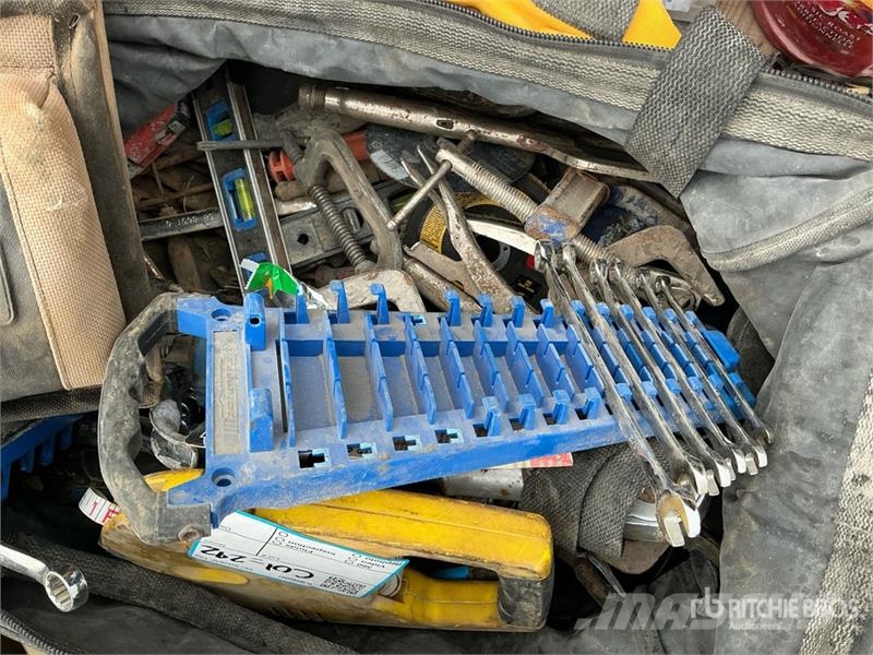 Quantity of Tools and Miscellaneous parts Inne akcesoria