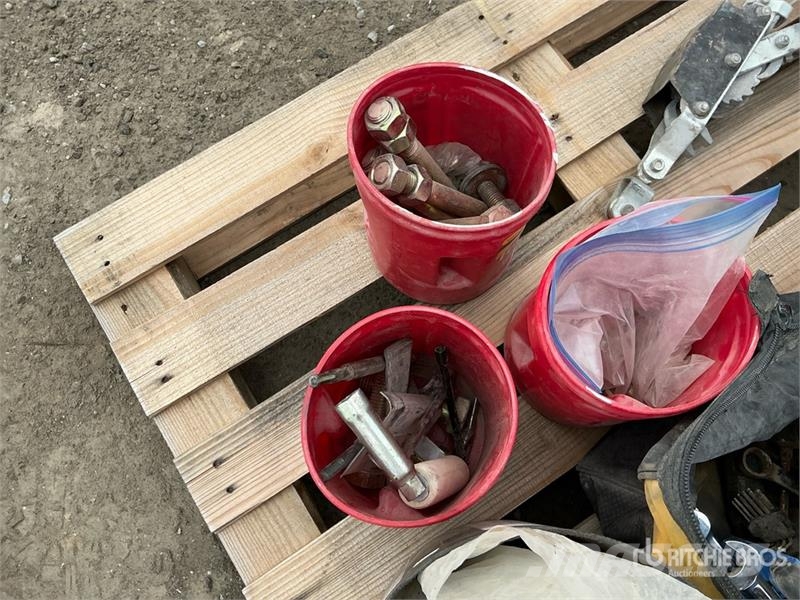 Quantity of Tools and Miscellaneous parts Inne akcesoria