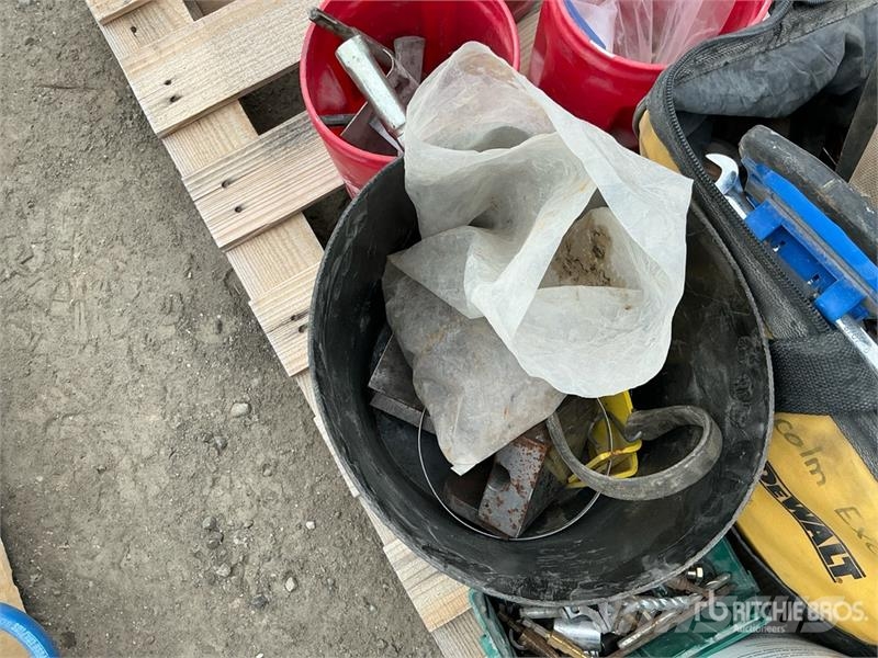 Quantity of Tools and Miscellaneous parts Inne akcesoria