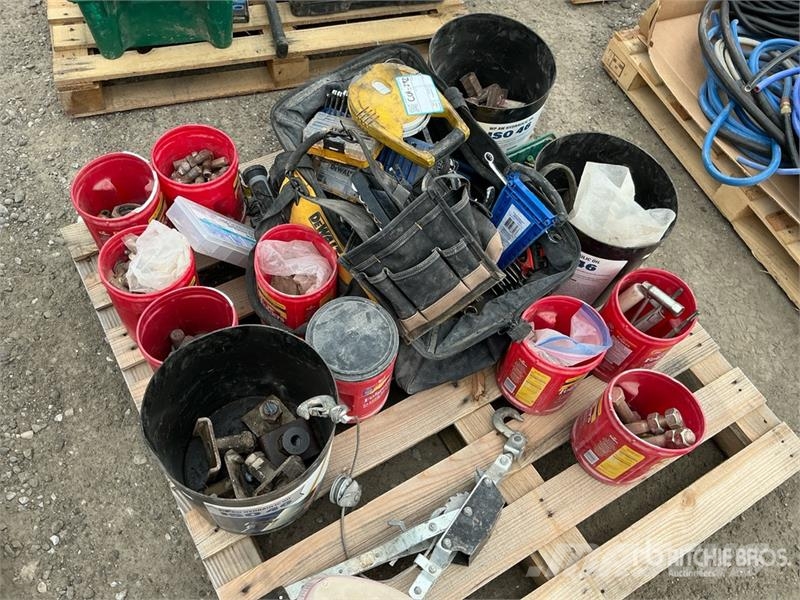 Quantity of Tools and Miscellaneous parts Inne akcesoria