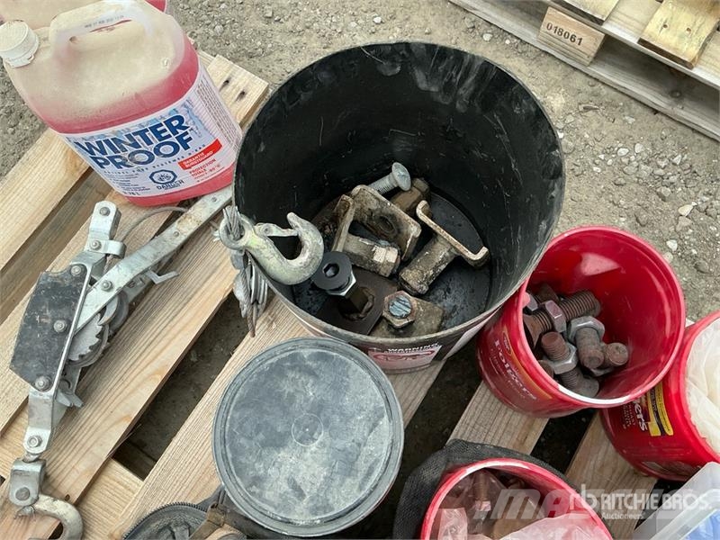 Quantity of Tools and Miscellaneous parts Inne akcesoria