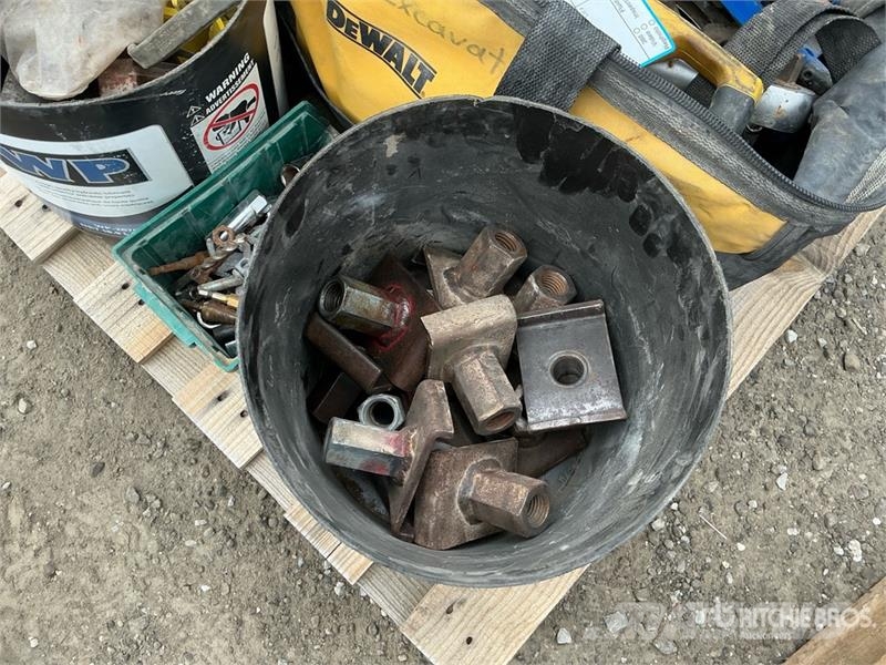 Quantity of Tools and Miscellaneous parts Inne akcesoria