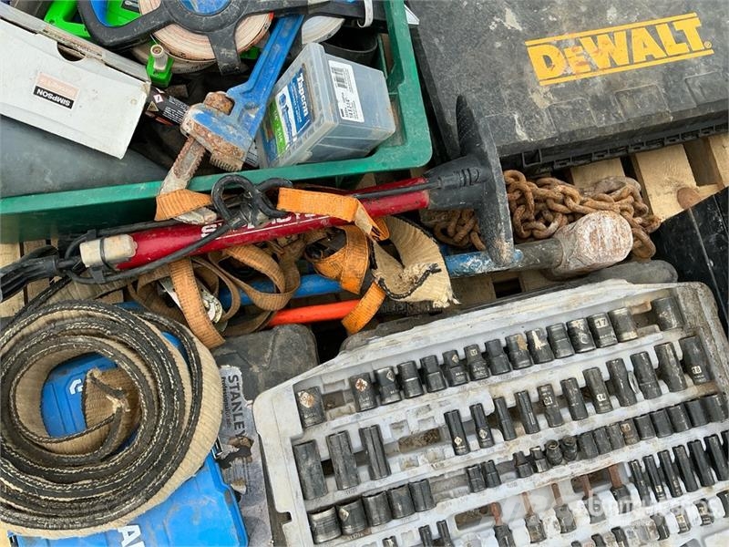  Quantity of Tools and Miscellaneous Parts Other components