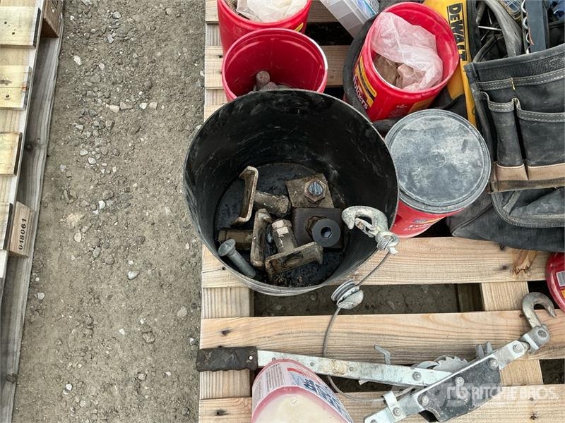 Quantity of Tools and Miscellaneous parts Inne akcesoria