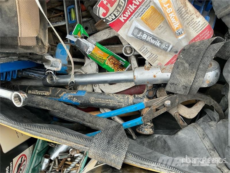 Quantity of Tools and Miscellaneous parts Inne akcesoria