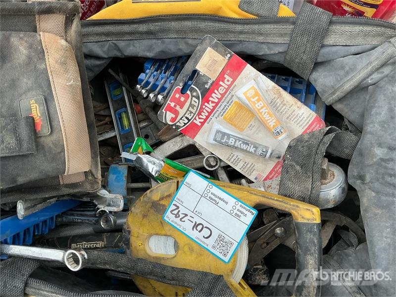 Quantity of Tools and Miscellaneous parts Inne akcesoria