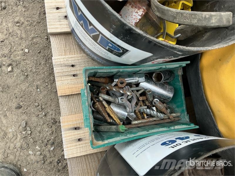 Quantity of Tools and Miscellaneous parts Inne akcesoria