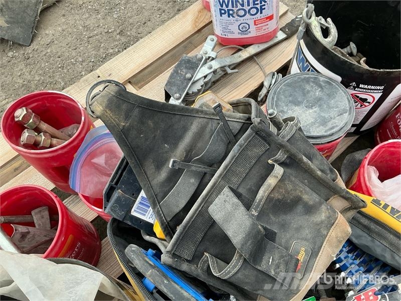 Quantity of Tools and Miscellaneous parts Inne akcesoria