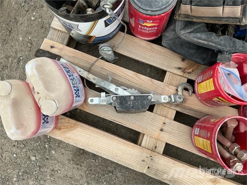 Quantity of Tools and Miscellaneous parts Inne akcesoria