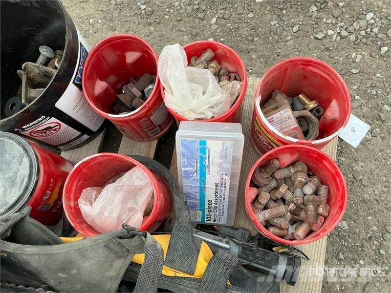 Quantity of Tools and Miscellaneous parts Inne akcesoria