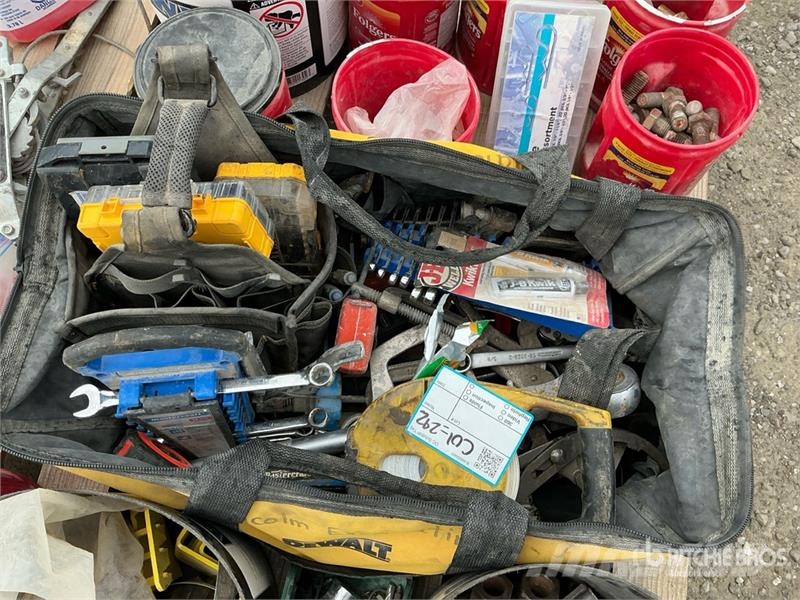 Quantity of Tools and Miscellaneous parts Inne akcesoria