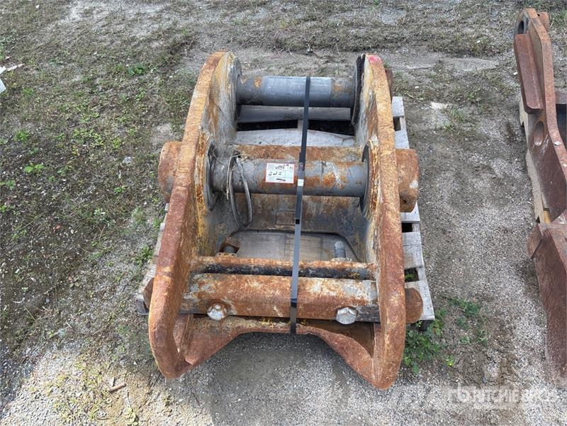 Quantity of Wedge Coupler and Suspension Brackets Drugi deli