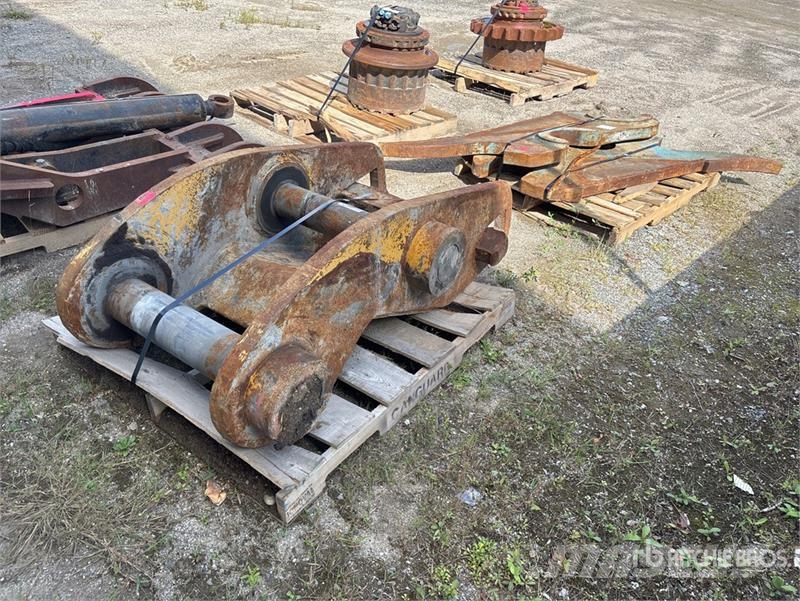  Quantity of Wedge Coupler and Suspension Brackets Drugi deli