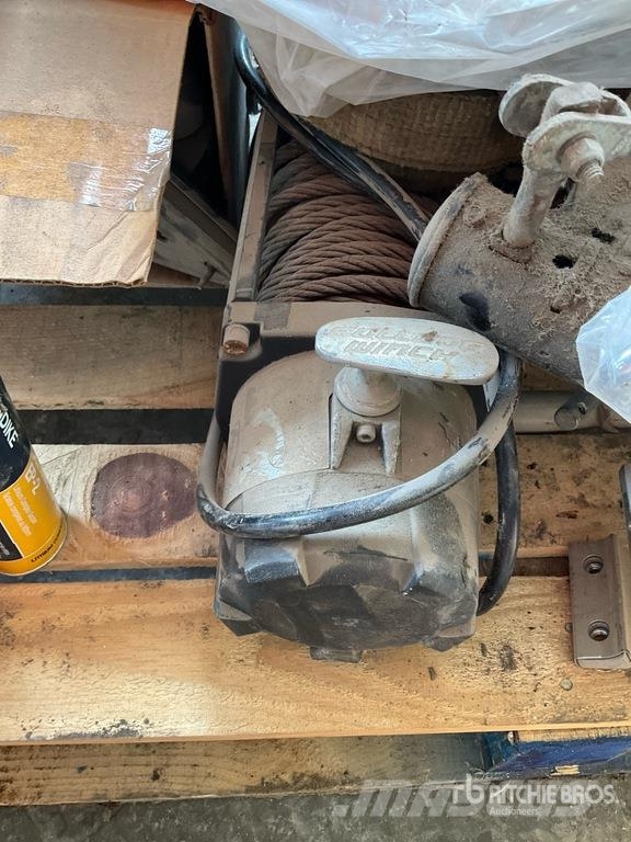 Quantity of Winch, Of Straps/Wire. Assorted Parts Drugi deli
