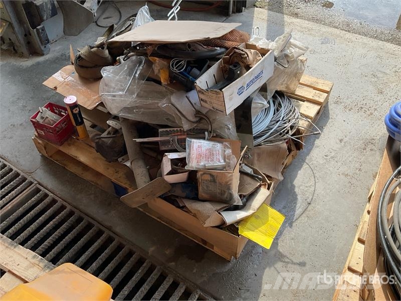 Quantity of Winch, Of Straps/Wire. Assorted Parts Drugi deli