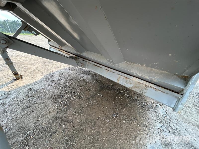 Raglan 38 ft Tri/A Belly Dump Trailer Bañera