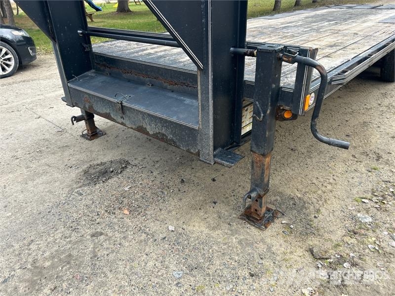 Rainbow 25 ft Tri/A Gooseneck Equipment Trailer مقطورات مركبات نقل