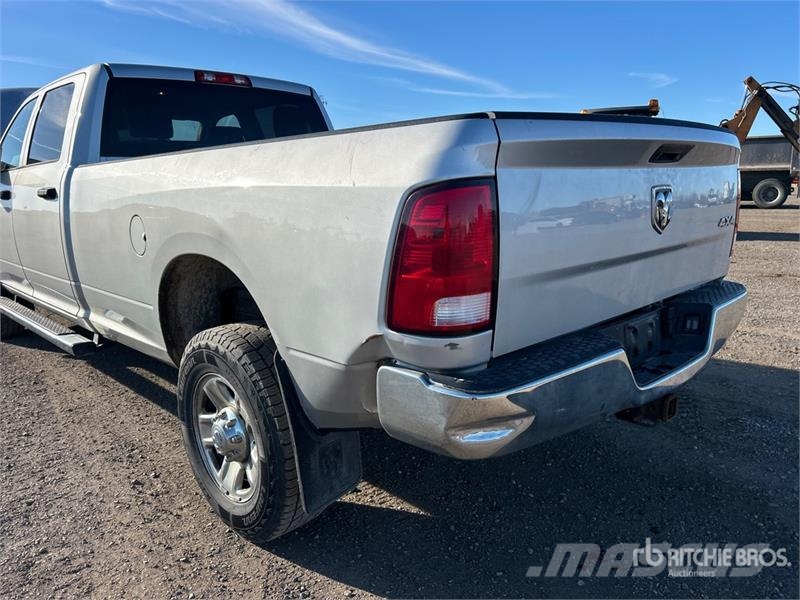 RAM 2500 4x4 Crew Cab Pickup Otras furgonetas