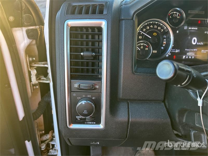 RAM 2500 4x4 Crew Cab Pickup Drugi