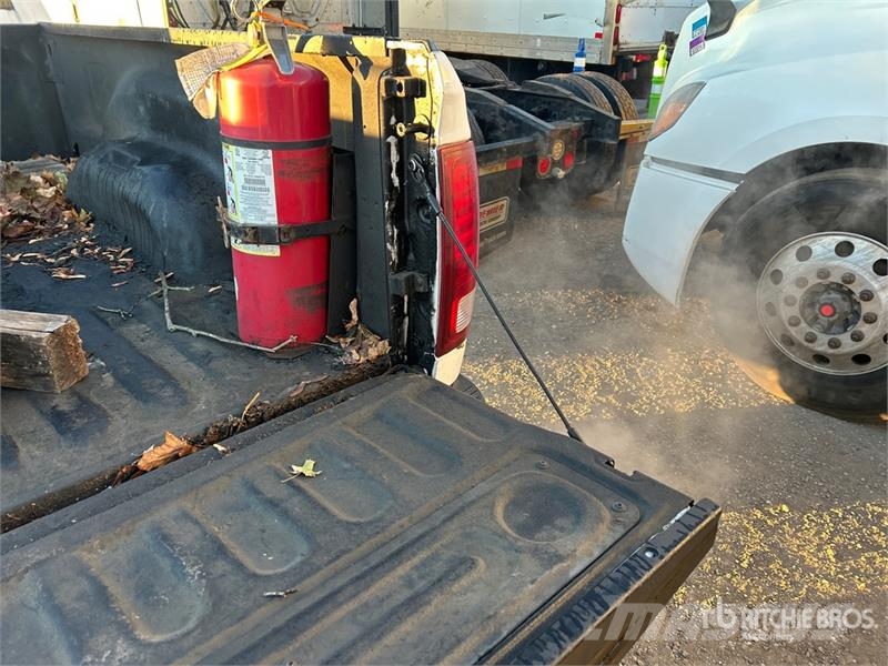 RAM 2500 4x4 Crew Cab Pickup Drugi