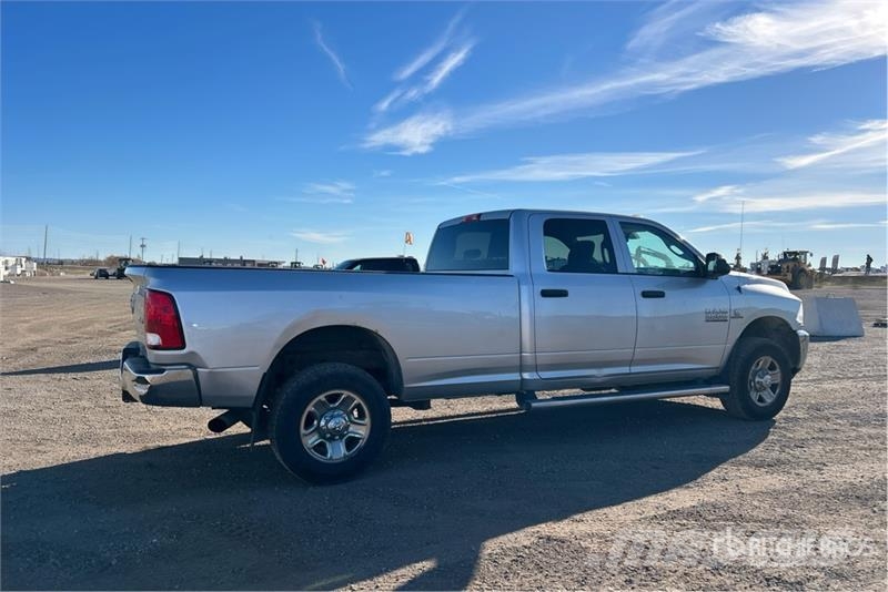 RAM 2500 4x4 Crew Cab Pickup Otras furgonetas