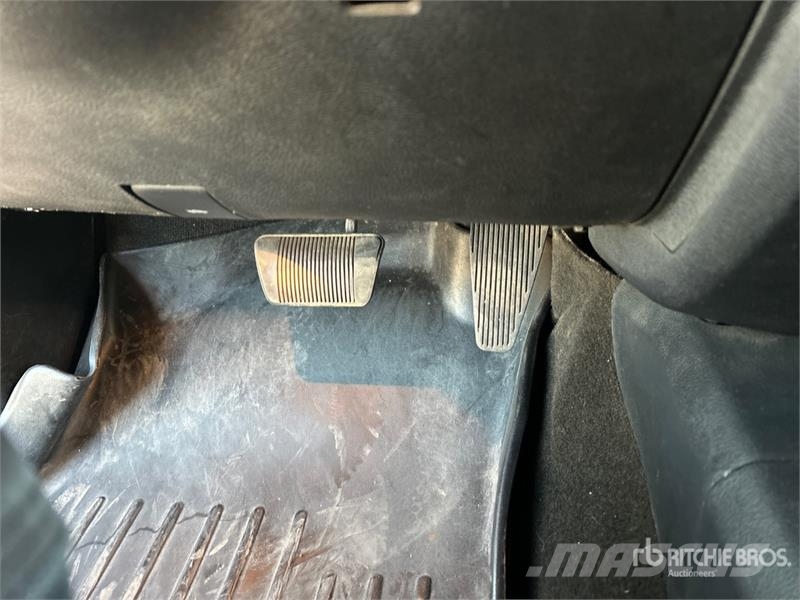 RAM 2500 4x4 Crew Cab Pickup Drugi