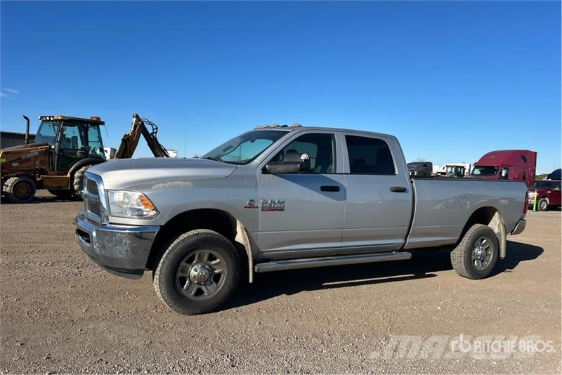 RAM 2500 4x4 Crew Cab Pickup Otras furgonetas