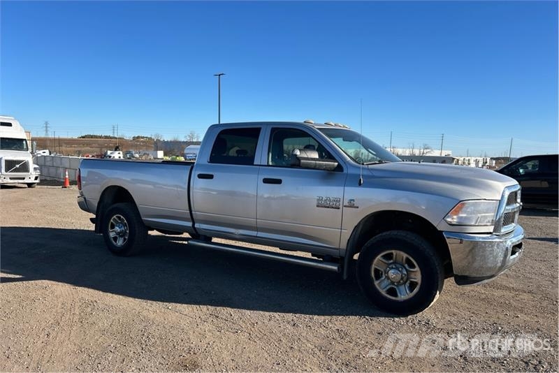 RAM 2500 4x4 Crew Cab Pickup Otras furgonetas
