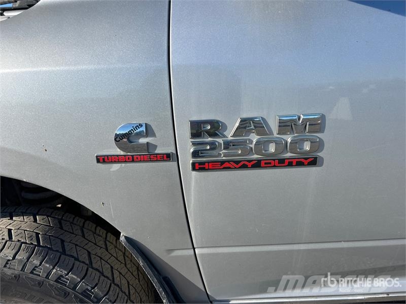 RAM 2500 4x4 Crew Cab Pickup Otras furgonetas