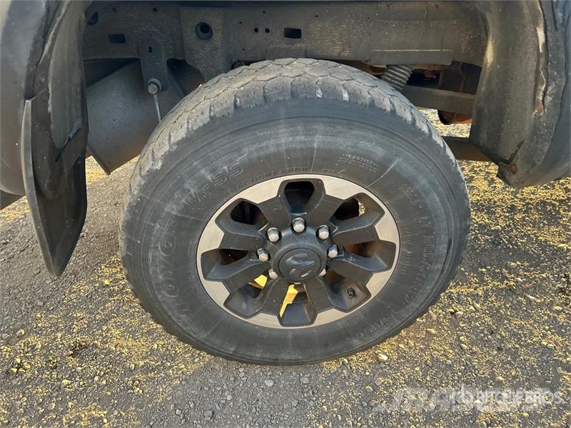 RAM 2500 4x4 Crew Cab Pickup Drugi