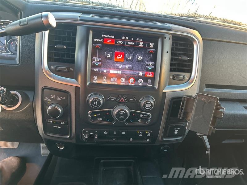 RAM 2500 4x4 Crew Cab Pickup Drugi