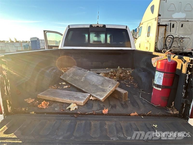 RAM 2500 4x4 Crew Cab Pickup Drugi