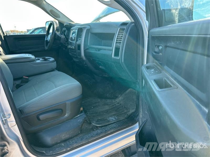 RAM 2500 4x4 Crew Cab Pickup Otras furgonetas