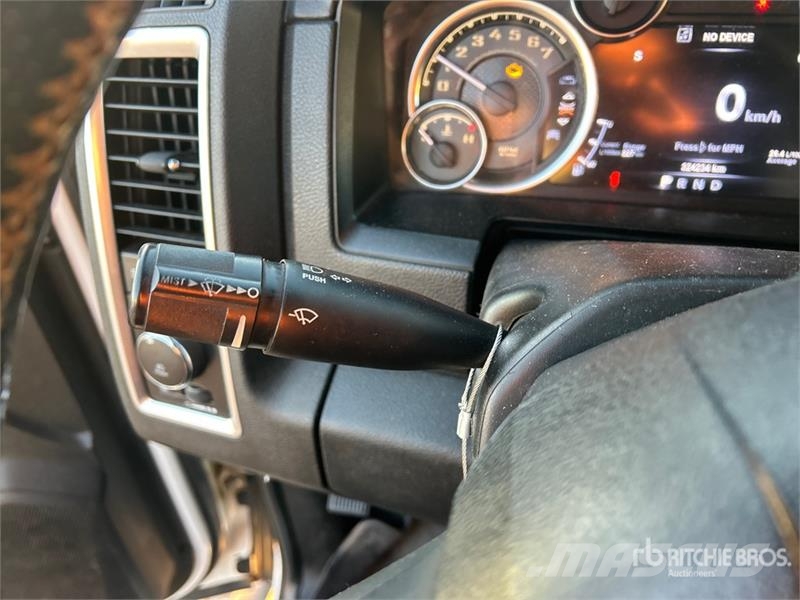 RAM 2500 4x4 Crew Cab Pickup Drugi