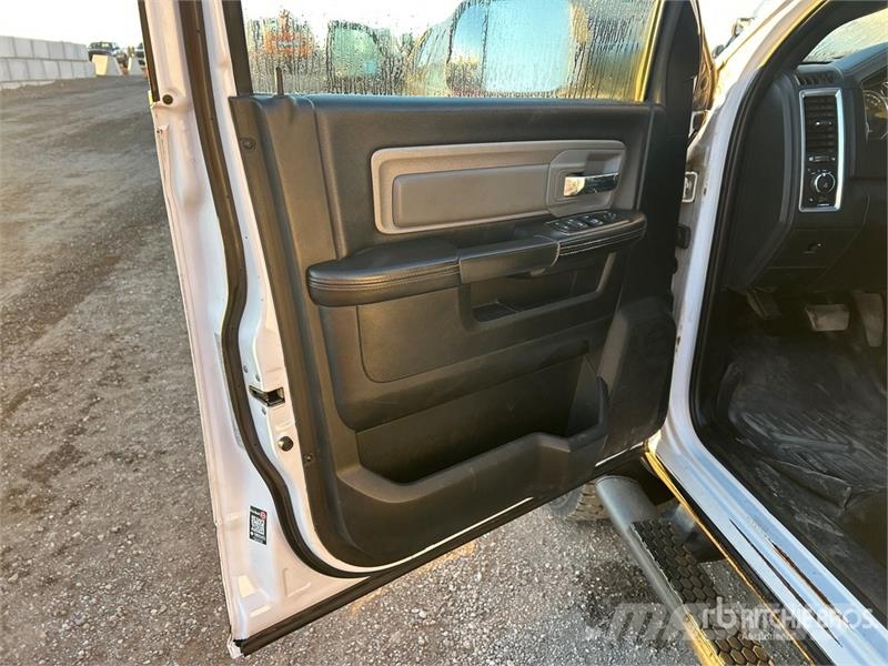 RAM 2500 4x4 Crew Cab Pickup Drugi