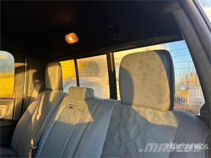 RAM 2500 4x4 Crew Cab Pickup Drugi