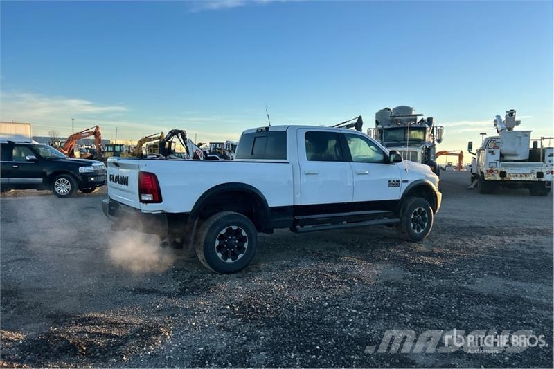 RAM 2500 4x4 Crew Cab Pickup Drugi