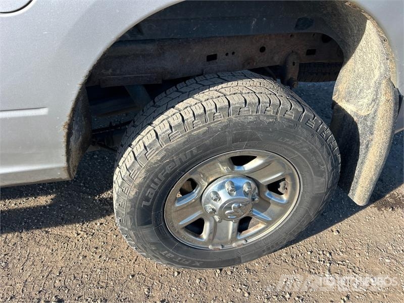 RAM 2500 4x4 Crew Cab Pickup Otras furgonetas