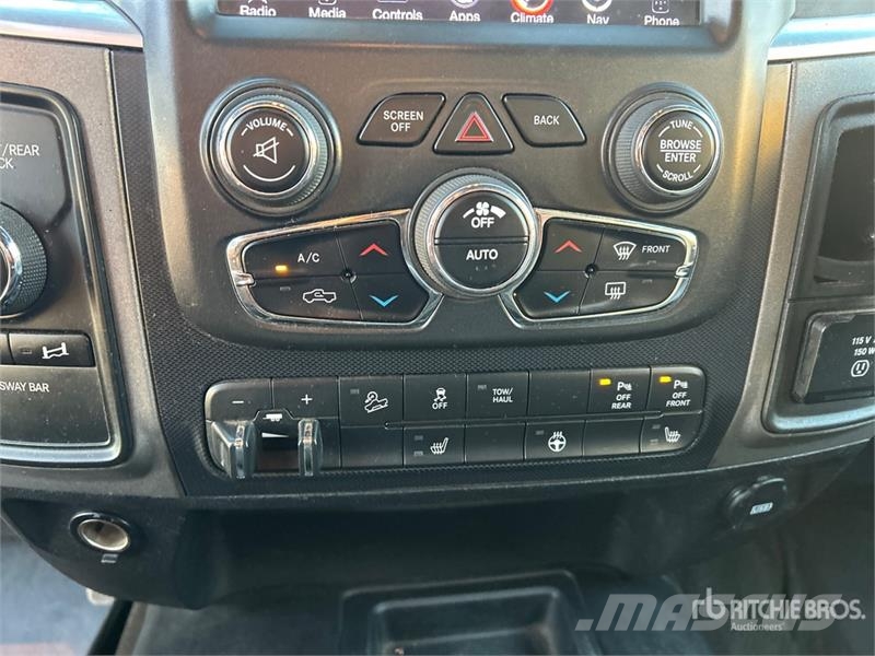 RAM 2500 4x4 Crew Cab Pickup Drugi