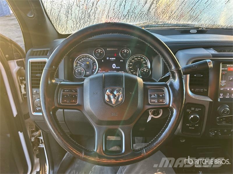 RAM 2500 4x4 Crew Cab Pickup Drugi