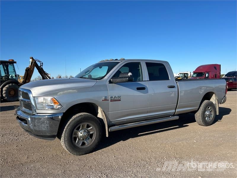 RAM 2500 4x4 Crew Cab Pickup Otras furgonetas