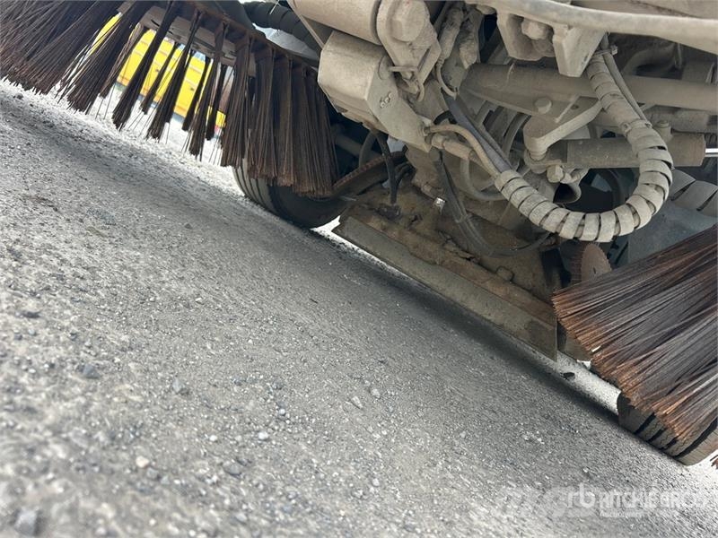 Ravo 5SER Sweeper Truck Utcaseprő teherautók