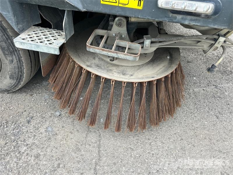 Ravo 5SER Sweeper Truck Utcaseprő teherautók
