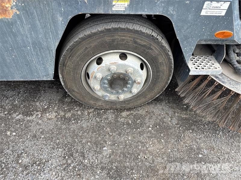 Ravo 5SER Sweeper Truck Прибиральні машини