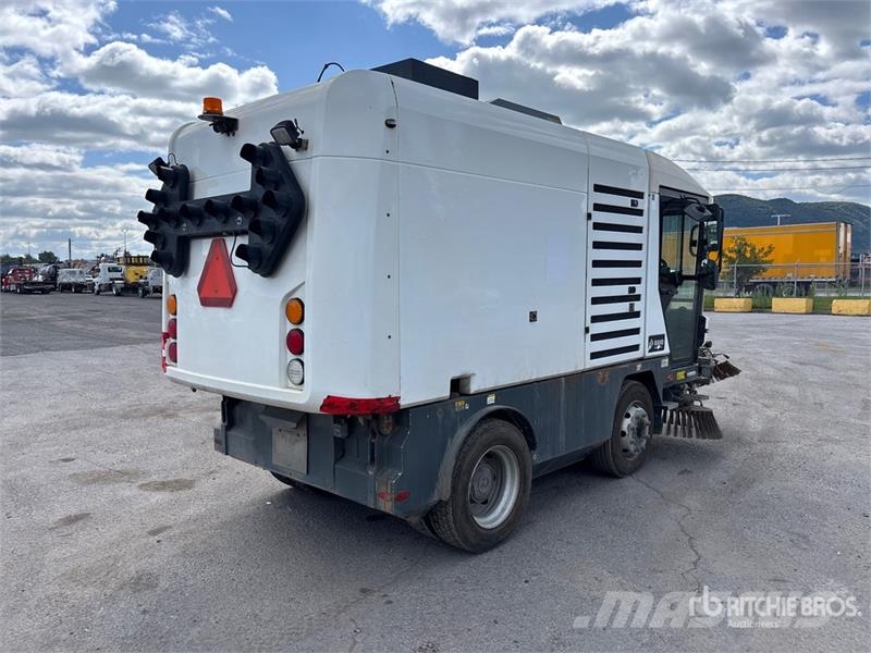 Ravo on Ravo 5SER Sweeper Truck Utcaseprő teherautók