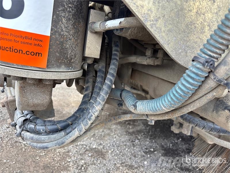 Ravo on Ravo 5SER Sweeper Truck Utcaseprő teherautók