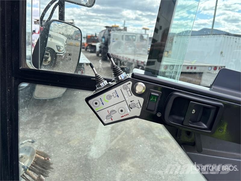 Ravo on Ravo 5SER Sweeper Truck Utcaseprő teherautók
