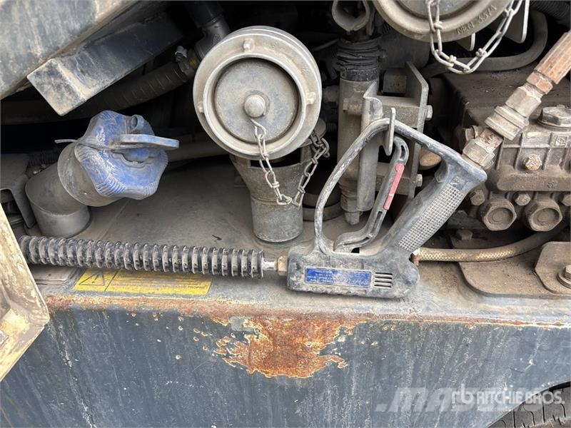 Ravo on Ravo 5SER Sweeper Truck Utcaseprő teherautók