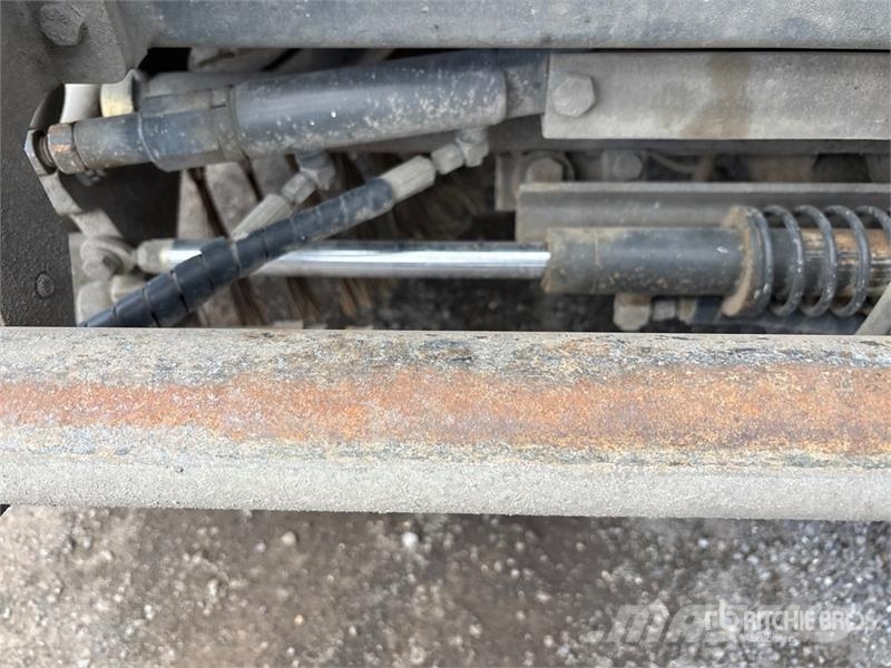 Ravo on Ravo 5SER Sweeper Truck Utcaseprő teherautók