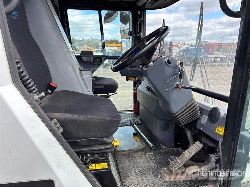 Ravo on Ravo 5SER Sweeper Truck Utcaseprő teherautók